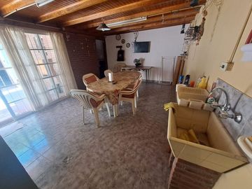 venta casa 3 ambientes con jardín en Santa Clara