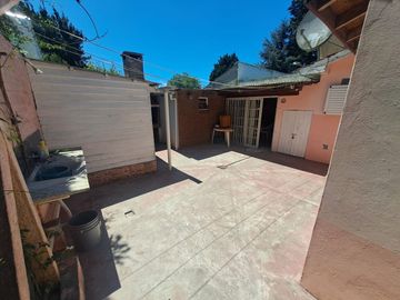 venta casa 3 ambientes con jardín en Santa Clara