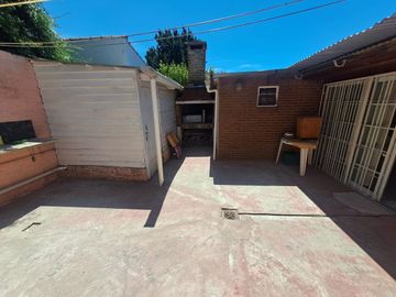 venta casa 3 ambientes con jardín en Santa Clara
