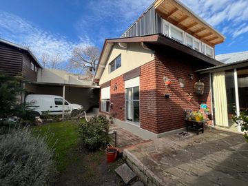 Venta en block casa + 4 deptos el Grosellar