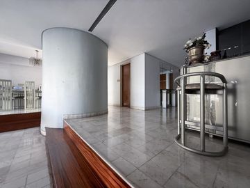 VENTA PISO DE CATEGORIA - 6 AMBIENTES EN FLORES