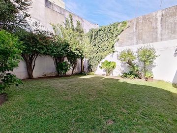 VENTA DEPARTAMENTO 3 AMB CON JARDÍN Y PARRILLA