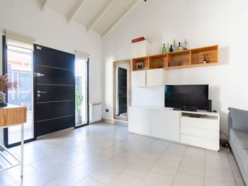 CASA EN VENTA EN CASTELAR NORTE 3 AMBIENTES