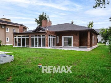 CASA EN VENTA SAN ELISEO GOLF 5 AMBIENTES