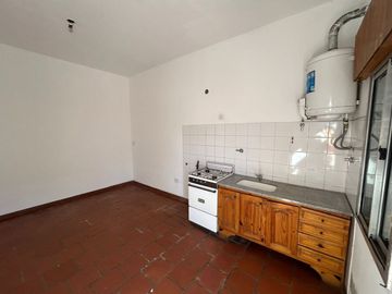 ALQUILER - depto. 2 ambientes con PATIO - Unidad 2