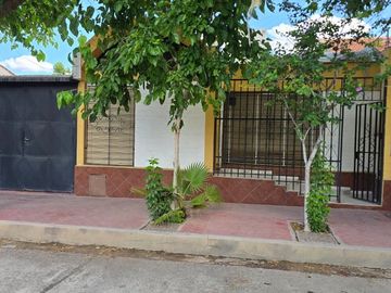 VENTA CASA 4 DORMITORIOS, B° RECONQUISTA