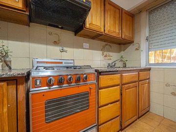 VENTA CASA CON PARQUE Y TRES DEPTOS EN SAN JUSTO