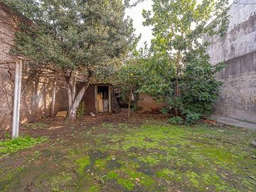 VENTA CASA CON PARQUE Y TRES DEPTOS EN SAN JUSTO