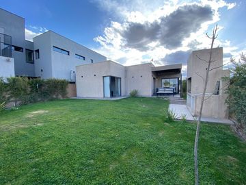 Casa 2 habitaciones en alquiler Lomas de Russell