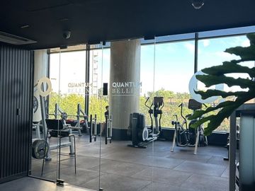 Hermosa vista. Piso alto. Lujosos amenities.