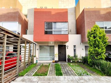 Casa en RENTA Villa Toscana, cerca del aeropuerto de Toluca