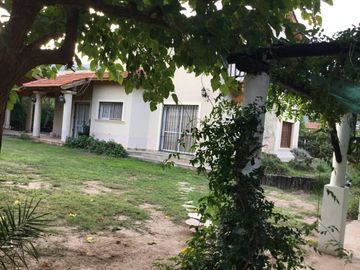 VENTA CASA RESIDENCIAL 3 DORMITORIOS Y PISCINA MZA