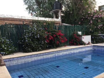 VENTA CASA RESIDENCIAL 3 DORMITORIOS Y PISCINA MZA