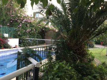 VENTA CASA RESIDENCIAL 3 DORMITORIOS Y PISCINA MZA
