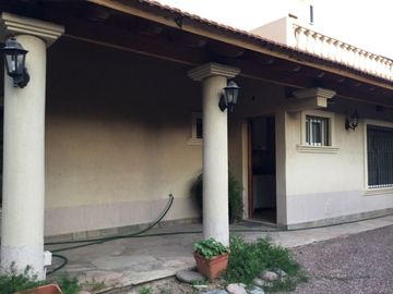 VENTA CASA RESIDENCIAL 3 DORMITORIOS Y PISCINA MZA