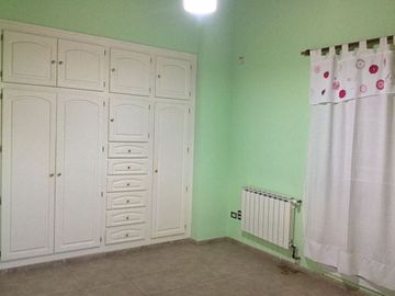 VENTA CASA RESIDENCIAL 3 DORMITORIOS Y PISCINA MZA