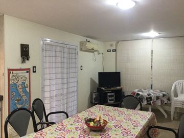 VENTA CASA RESIDENCIAL 3 DORMITORIOS Y PISCINA MZA
