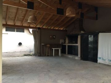 VENTA CASA RESIDENCIAL 3 DORMITORIOS Y PISCINA MZA