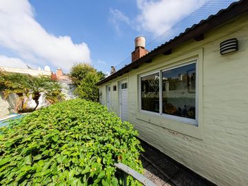 Casa en venta Saavedra Jardín -pileta - parrilla