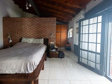 Casa en venta Saavedra Jardín -pileta - parrilla