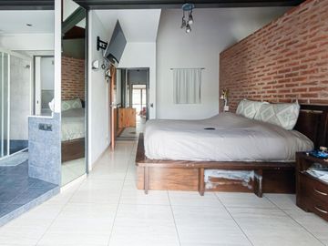 Casa en venta Saavedra Jardín -pileta - parrilla