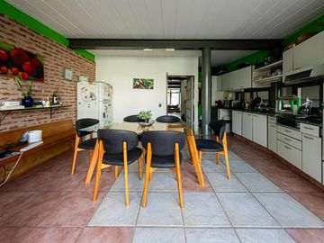 Casa en venta Saavedra Jardín -pileta - parrilla