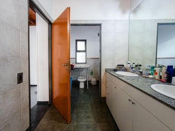 Casa en venta Saavedra Jardín -pileta - parrilla