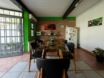 Casa en venta Saavedra Jardín -pileta - parrilla