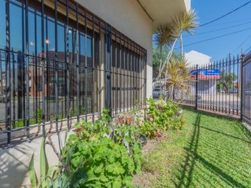 VENTA CASA 4 AMB C/JARDIN + PH 2 AMB VILLA BOSCH