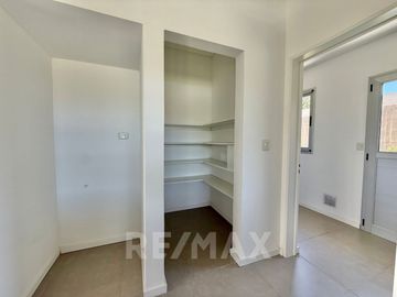 Casa venta B°nautico San Juan al rio Lujan-Tigre