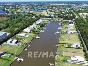Casa venta B°nautico San Juan al rio Lujan-Tigre