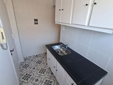 Dpto renovado amplias dimensiones 2 Dorm.