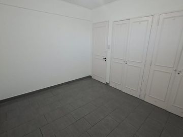 Dpto renovado amplias dimensiones 2 Dorm.