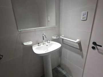 Dpto renovado amplias dimensiones 2 Dorm.