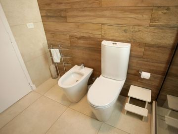 Casa   5 ambientes con gym y detalles de categoria