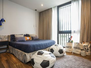 Casa   5 ambientes con gym y detalles de categoria