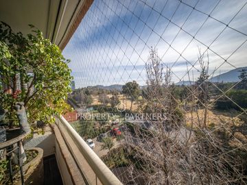 Exclusivo y amplio departamento en arriendo con privilegiada vista despejada al Club de Golf