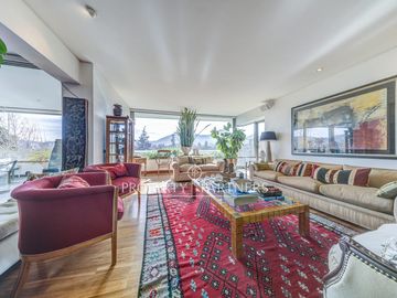 Exclusivo y amplio departamento en arriendo con privilegiada vista despejada al Club de Golf