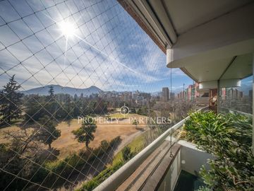 Exclusivo y amplio departamento en arriendo con privilegiada vista despejada al Club de Golf