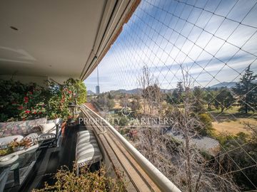 Exclusivo y amplio departamento en arriendo con privilegiada vista despejada al Club de Golf