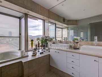 Exclusivo y amplio departamento en arriendo con privilegiada vista despejada al Club de Golf