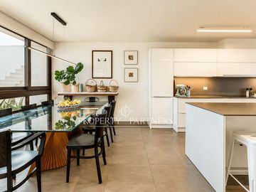 Increíble departamento de 2 pisos con entradas independientes