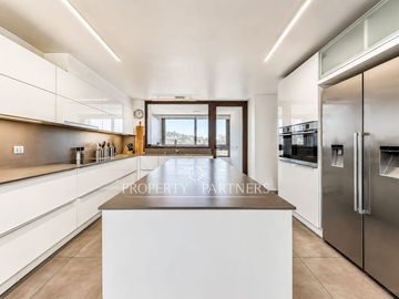 Increíble departamento de 2 pisos con entradas independientes