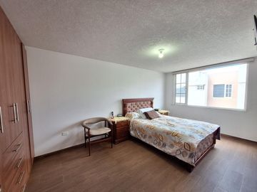 Casa en venta 3 dormitorios, terraza, parqueadero, Calderón