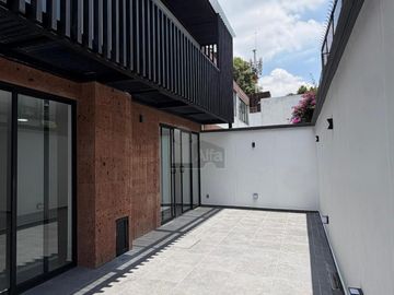Casa remodelada en venta en Campestre Churubusco, Coyoacán.