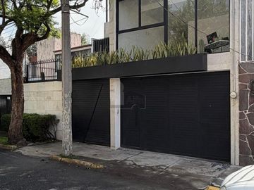 Casa remodelada en venta en Campestre Churubusco, Coyoacán.