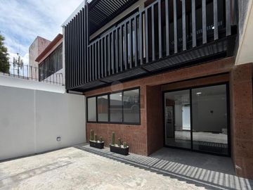 Casa remodelada en venta en Campestre Churubusco, Coyoacán.