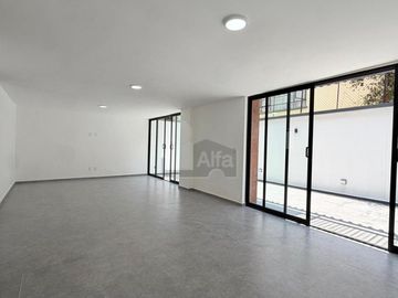 Casa remodelada en venta en Campestre Churubusco, Coyoacán.