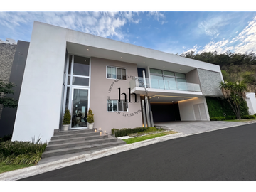 Casa en renta amueblado, zona Lagos del Vergel Zona sur, Mty N.L.
