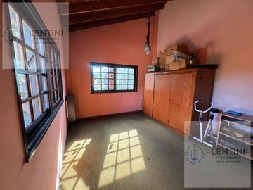 VENTA CASA CIUDAD JARDIN APTA CREDITO 5 AMBIENTES